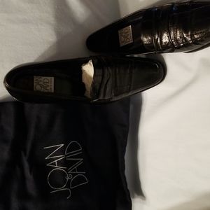 Stunning loafers, hand made. The heel is so cute!!